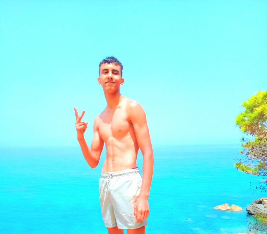  43442107  Ilyes blm, 19 ,    