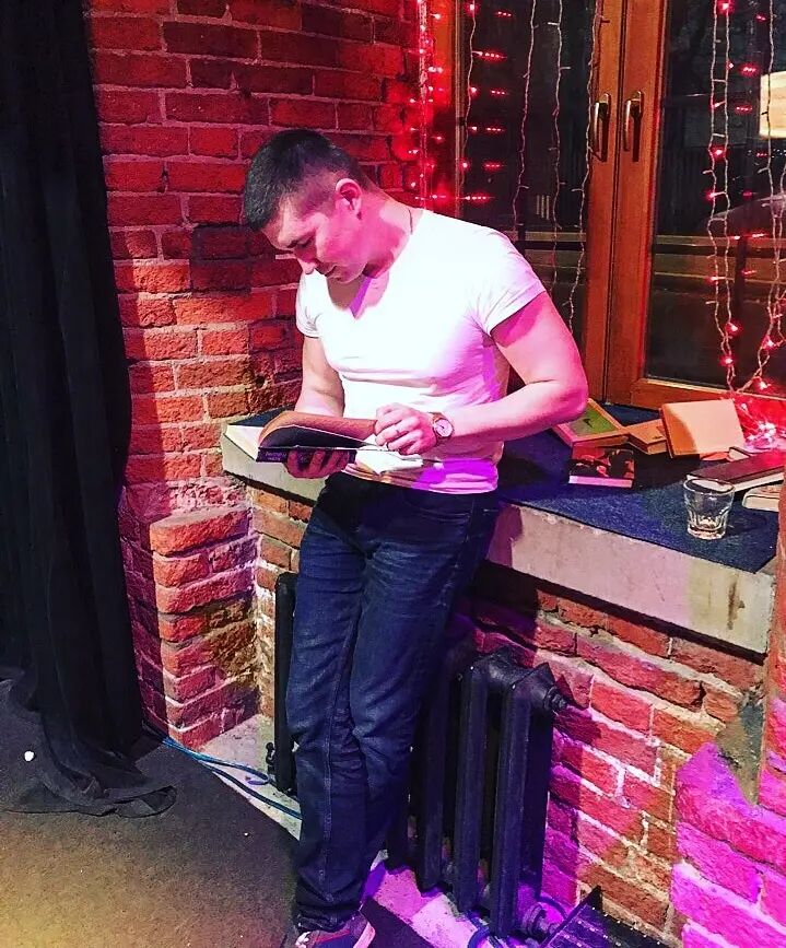  28107747  Maxim, 37 ,    