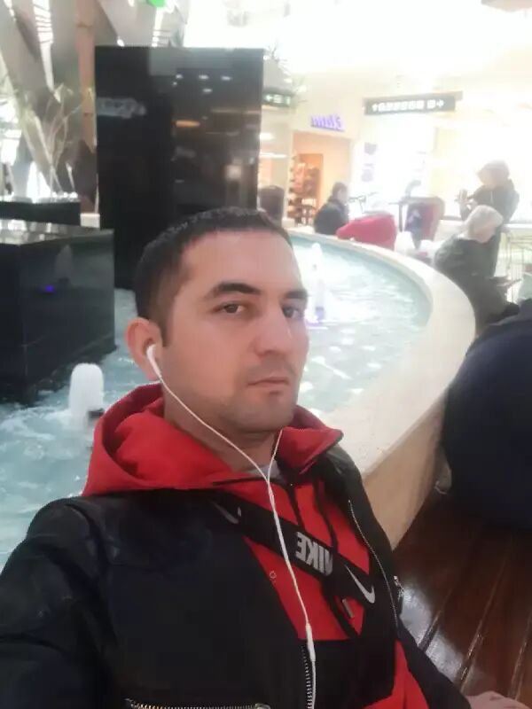  ,   Ali, 32 ,   ,   