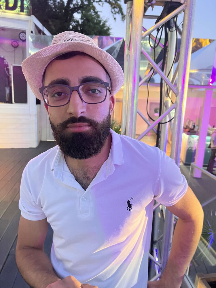  ,   Vito, 27 ,   ,   