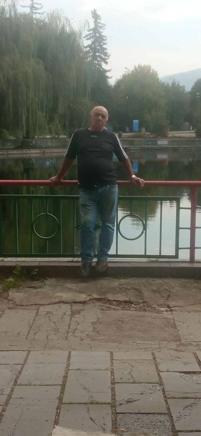  44309677  , 63 ,    