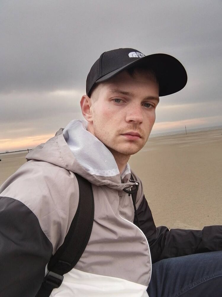  49056127  Raymond, 26 ,    