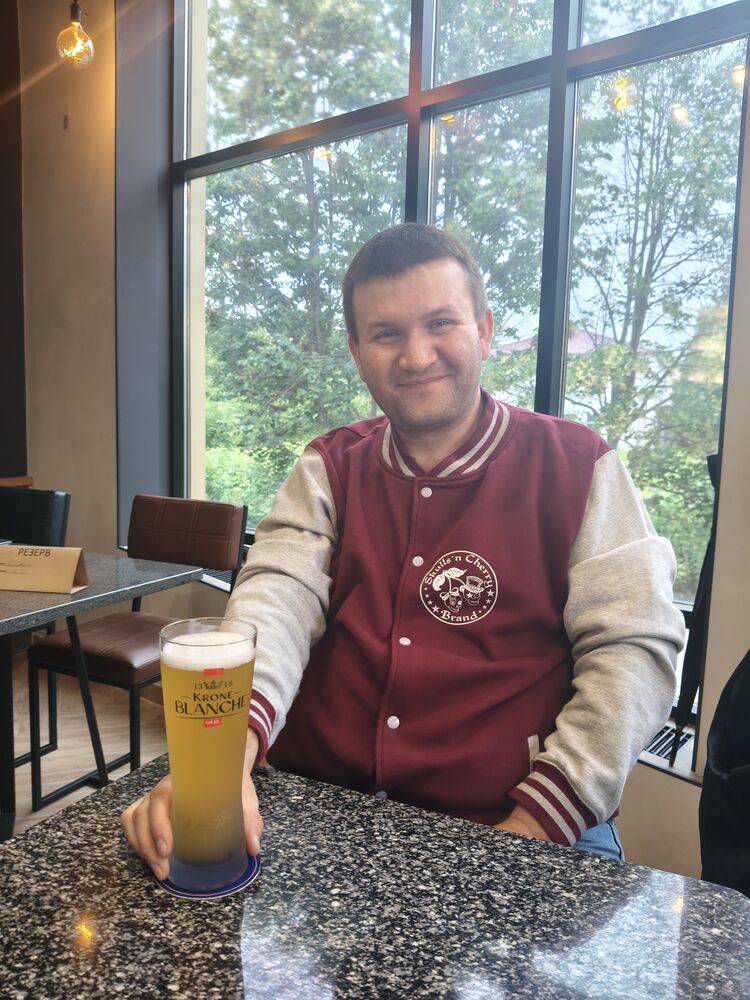  52241237  Konstantin, 36 ,    