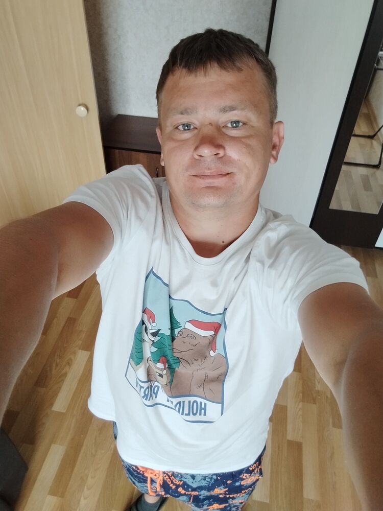  ,   Viktor, 36 ,   ,   