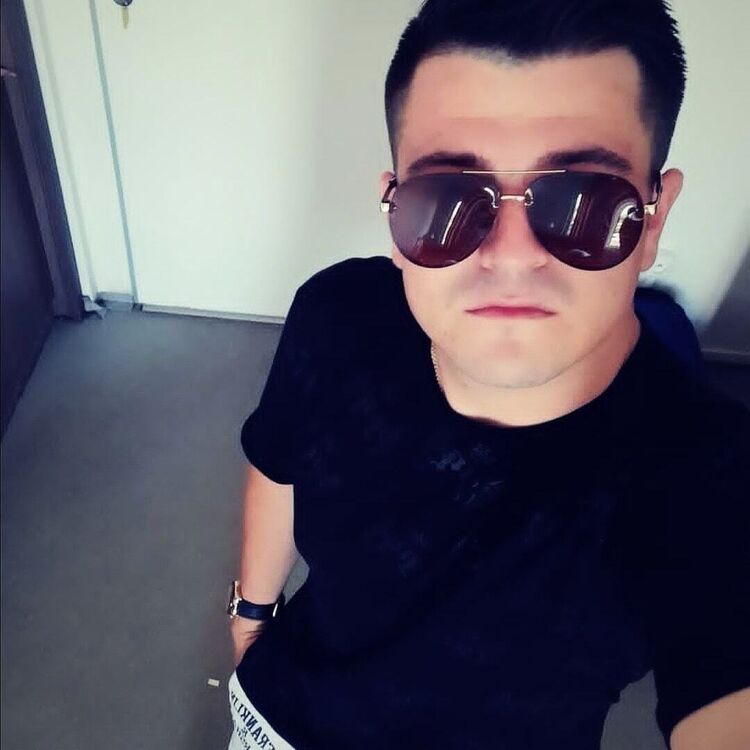  40112907  Vitalik, 27 ,    Praha