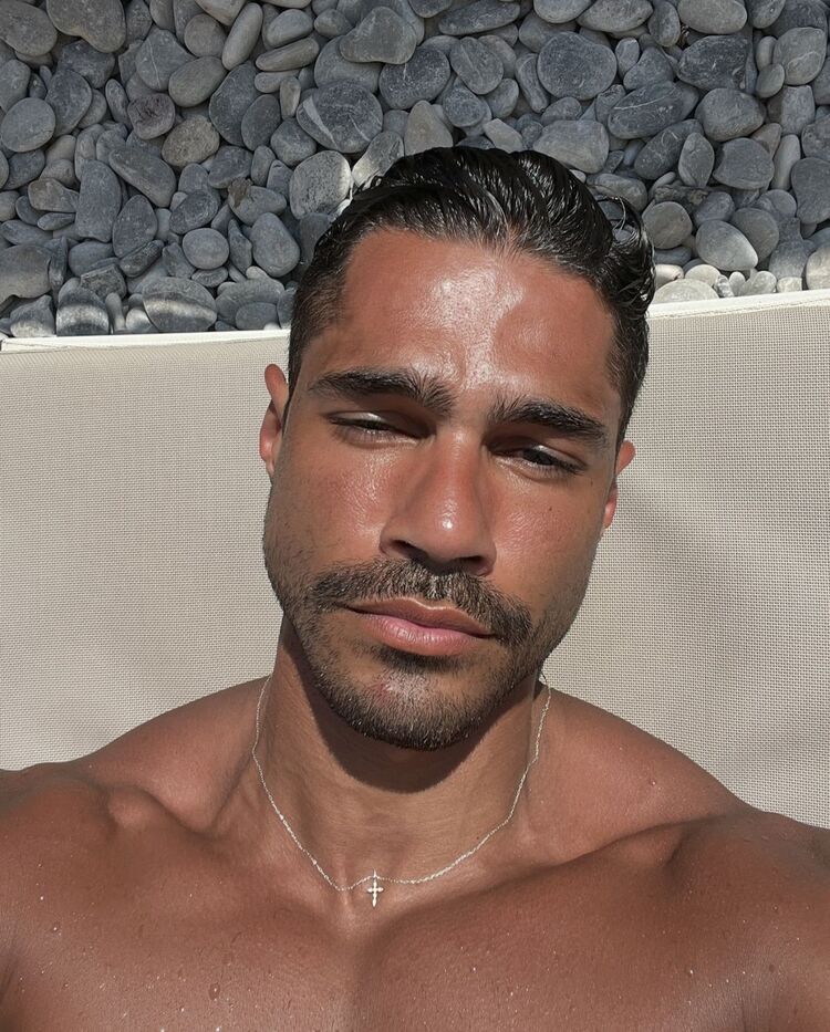  ,   Bruce bates, 44 ,     , c 