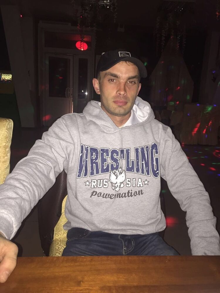  9160997  Pavel, 37 ,    