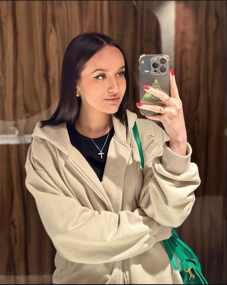  44046057  _pryanichek_, 24 ,    