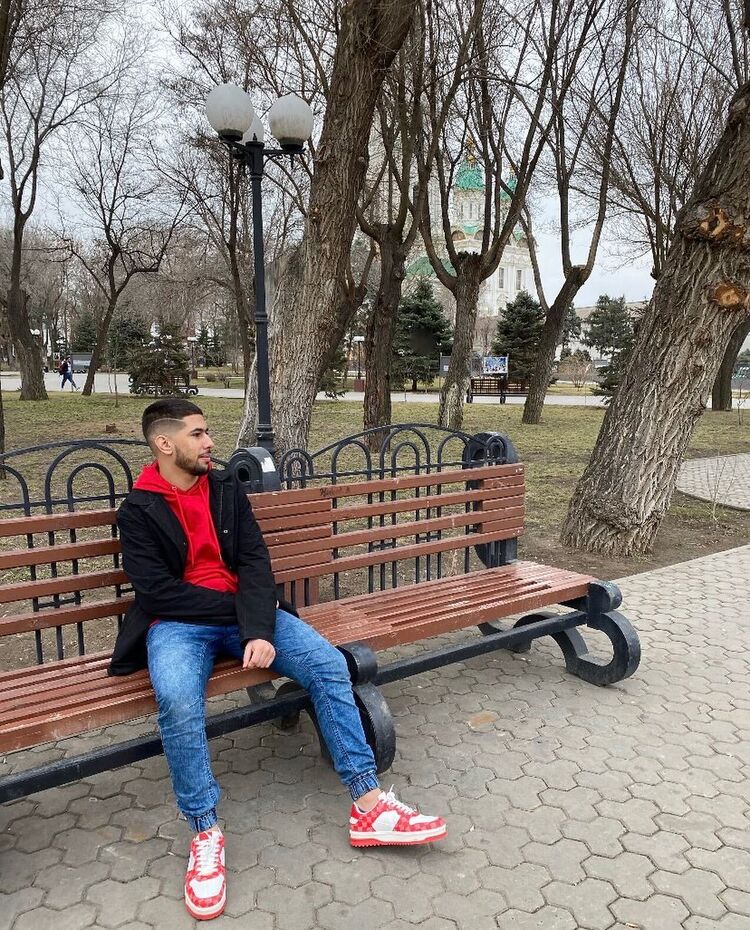  28213547  Omar, 25 ,    