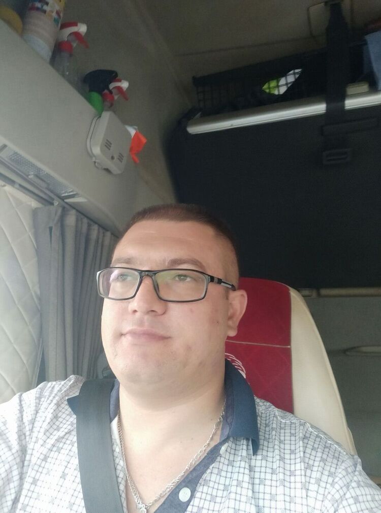  29411247  Eduard, 42 ,    