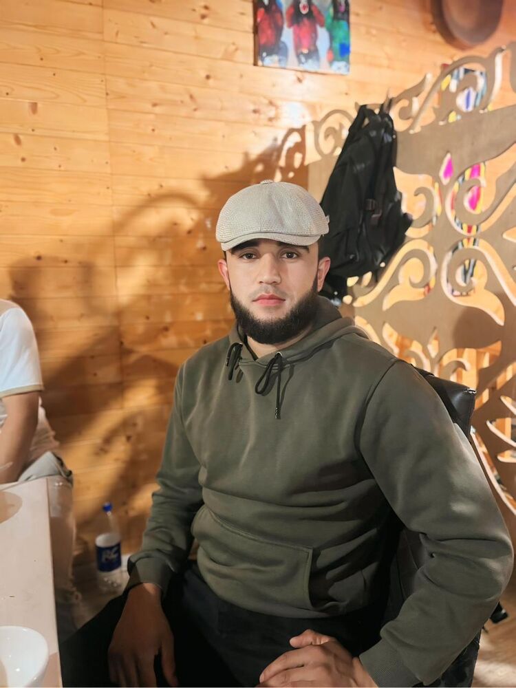  47003787  Malik, 24 ,    