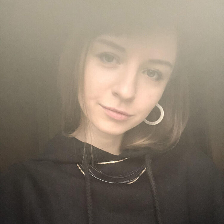 21650257  Neznakomka, 45 ,    