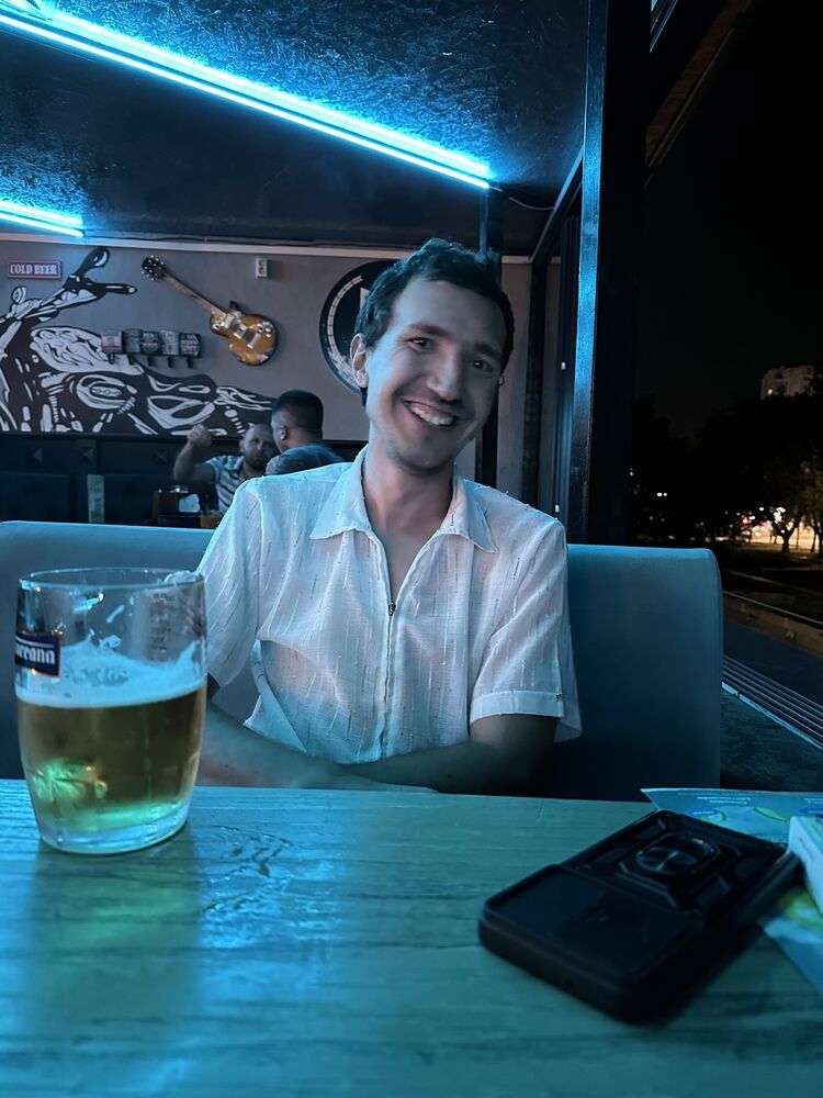  ,   Maxim, 29 ,   ,   , c 