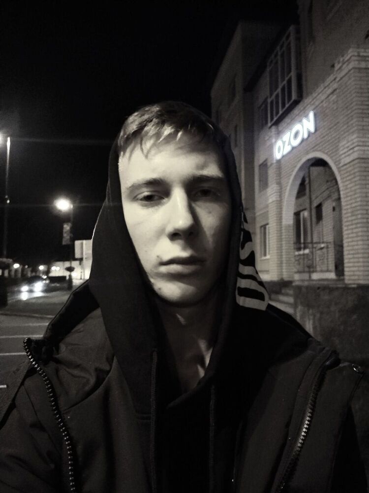  25499647  Aleks, 21 ,    