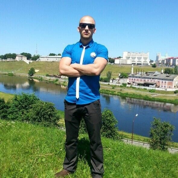  26080847  Artyr, 37 ,    