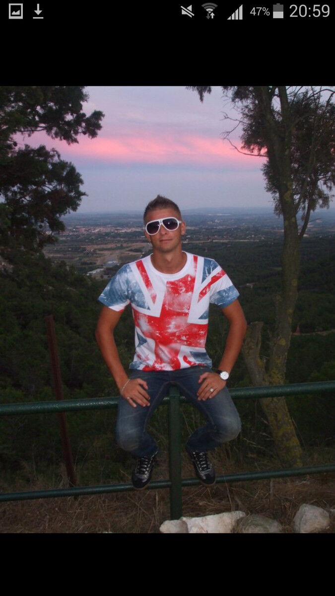  12570757  Artur, 34 ,    