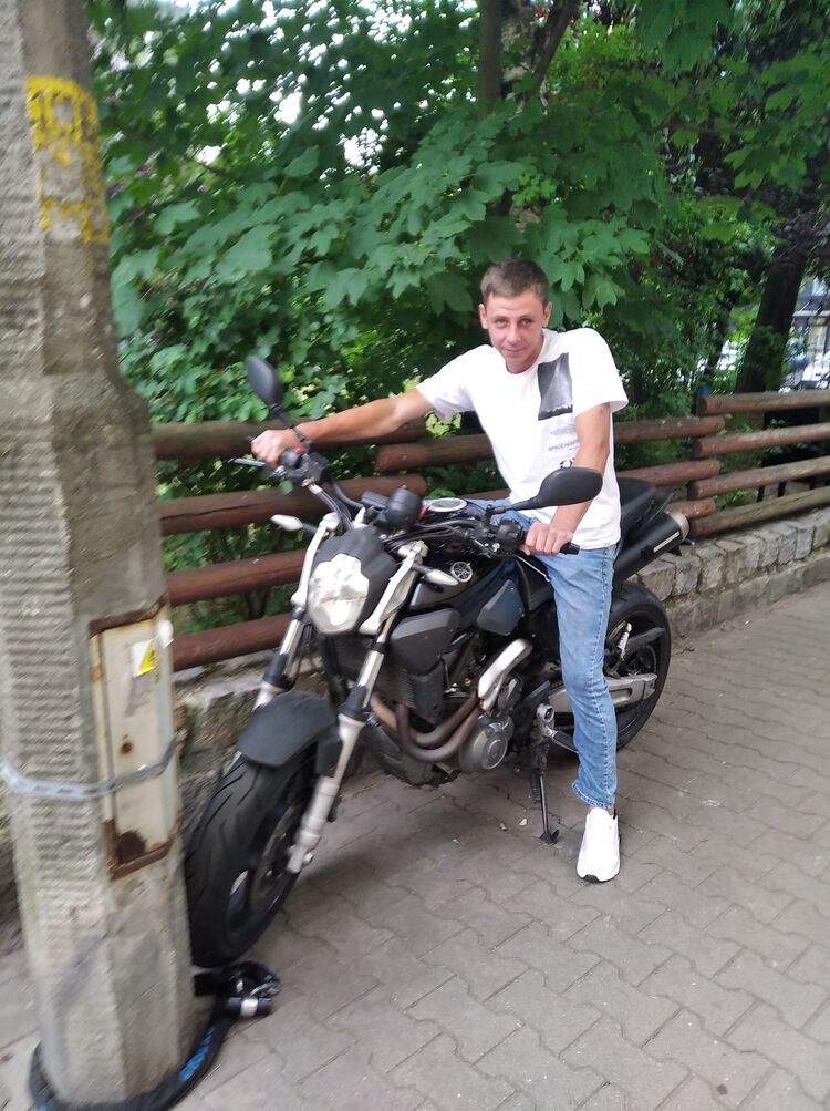  23975847  Andrzej, 33 ,    