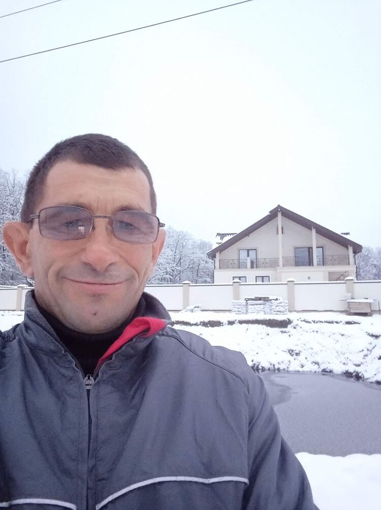  38808397  Ruslan, 51 ,    Praha