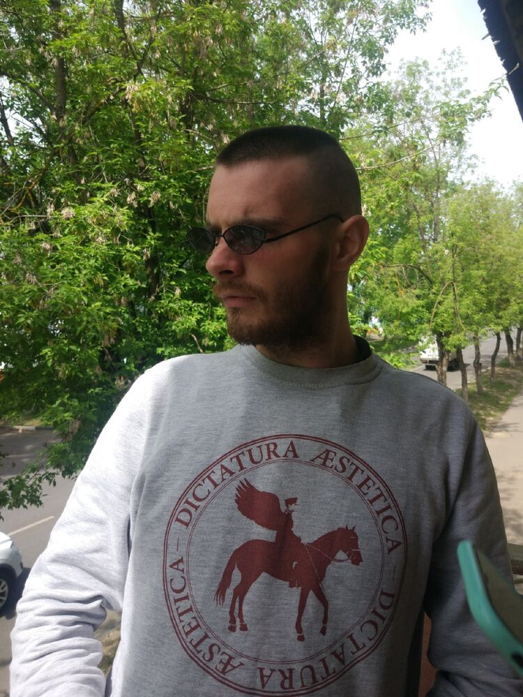  37292767  Vlad, 26 ,    