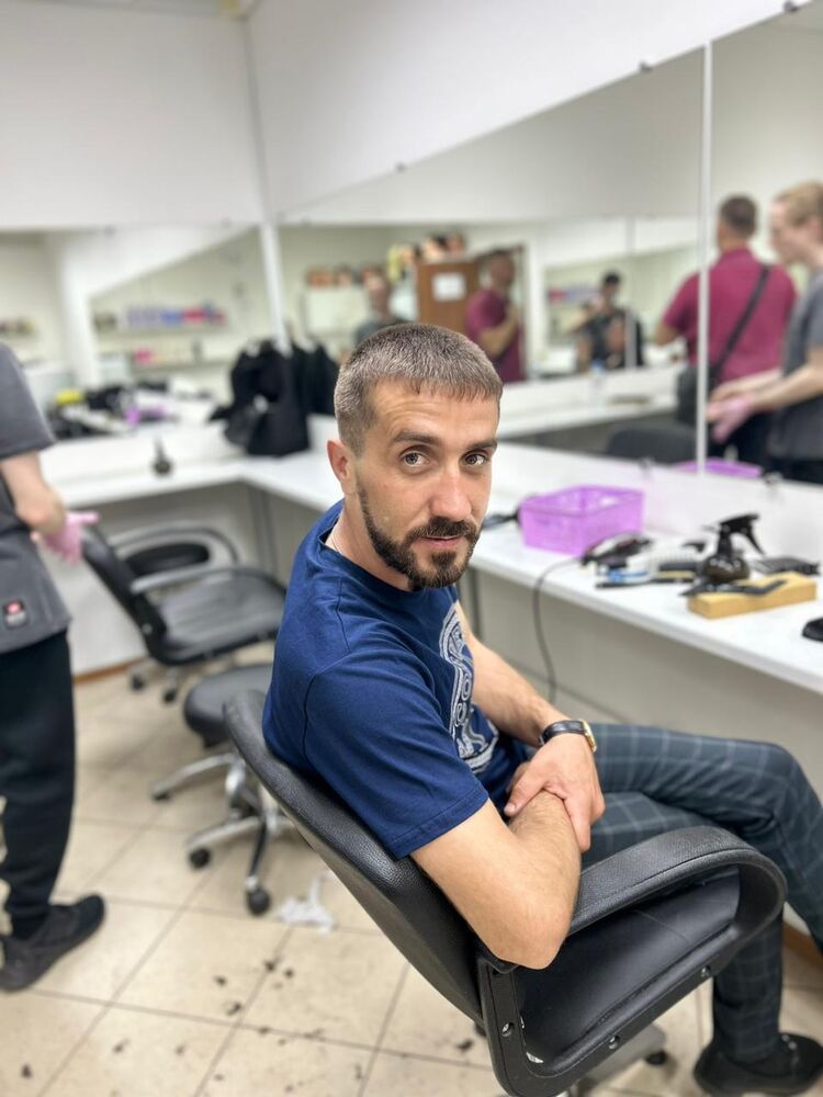  35920127  Artur, 31 ,    