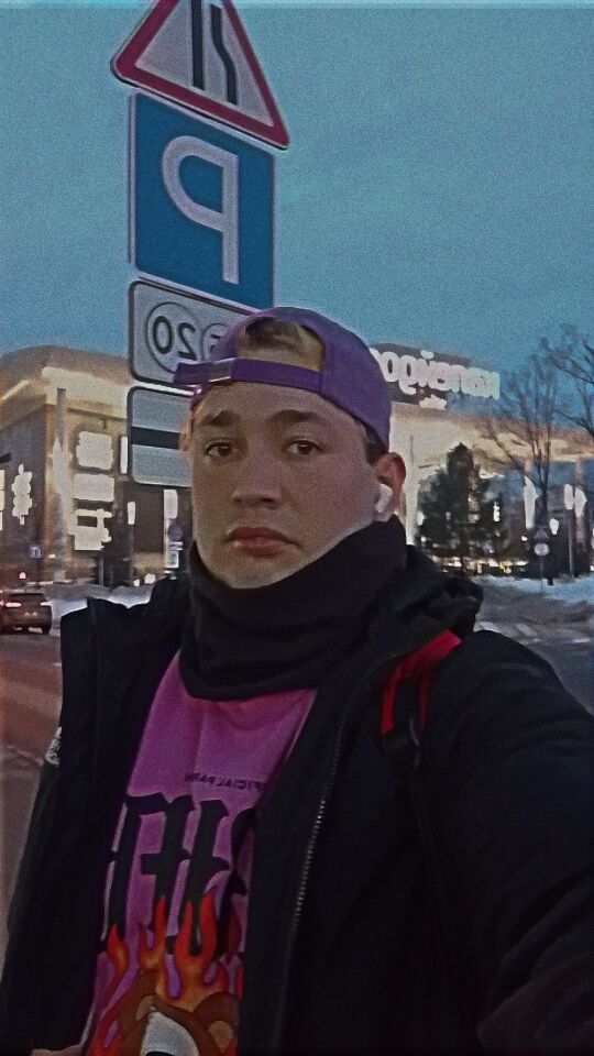  42754117  Alberto, 25 ,    