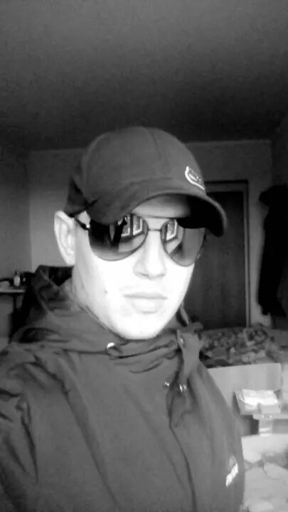  30572217  Yura, 34 ,    