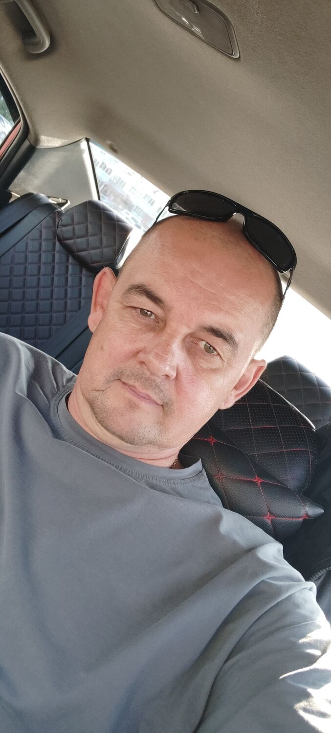  53030817  Maxim, 47 ,    