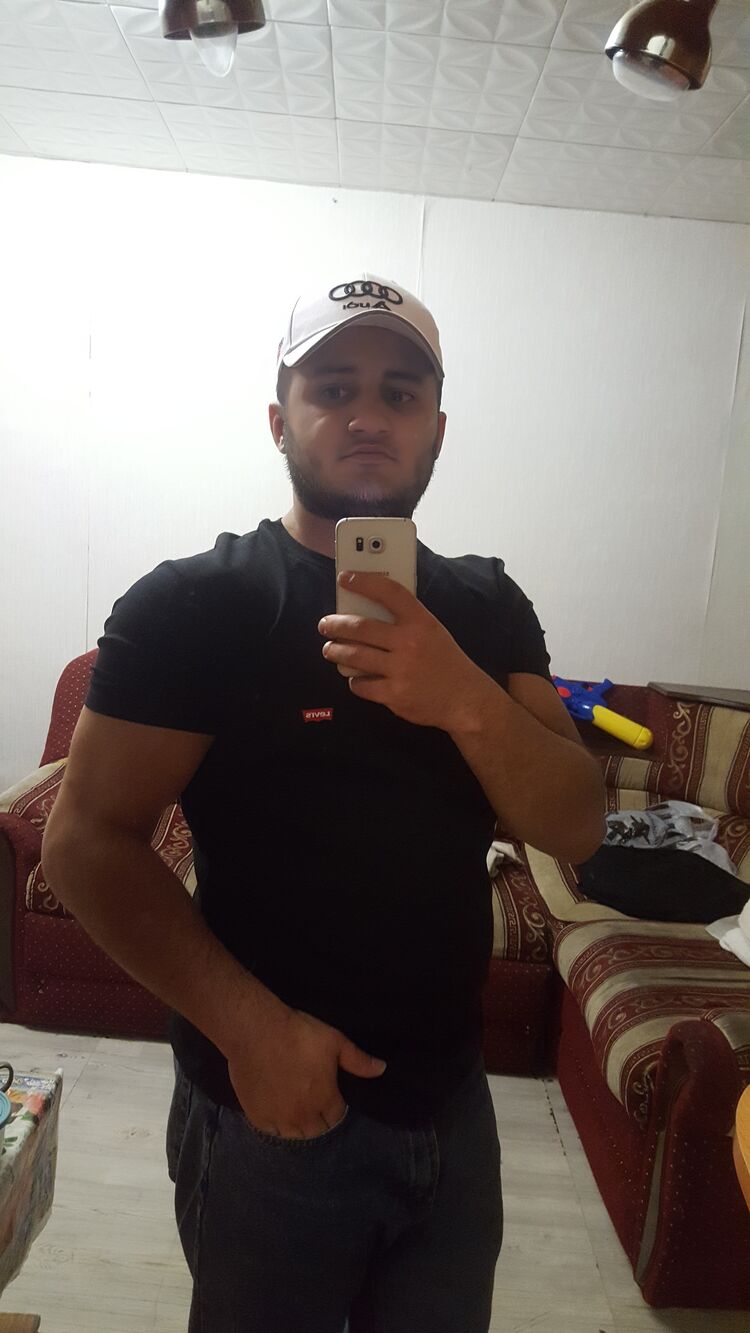  43414957  Umar, 23 ,    