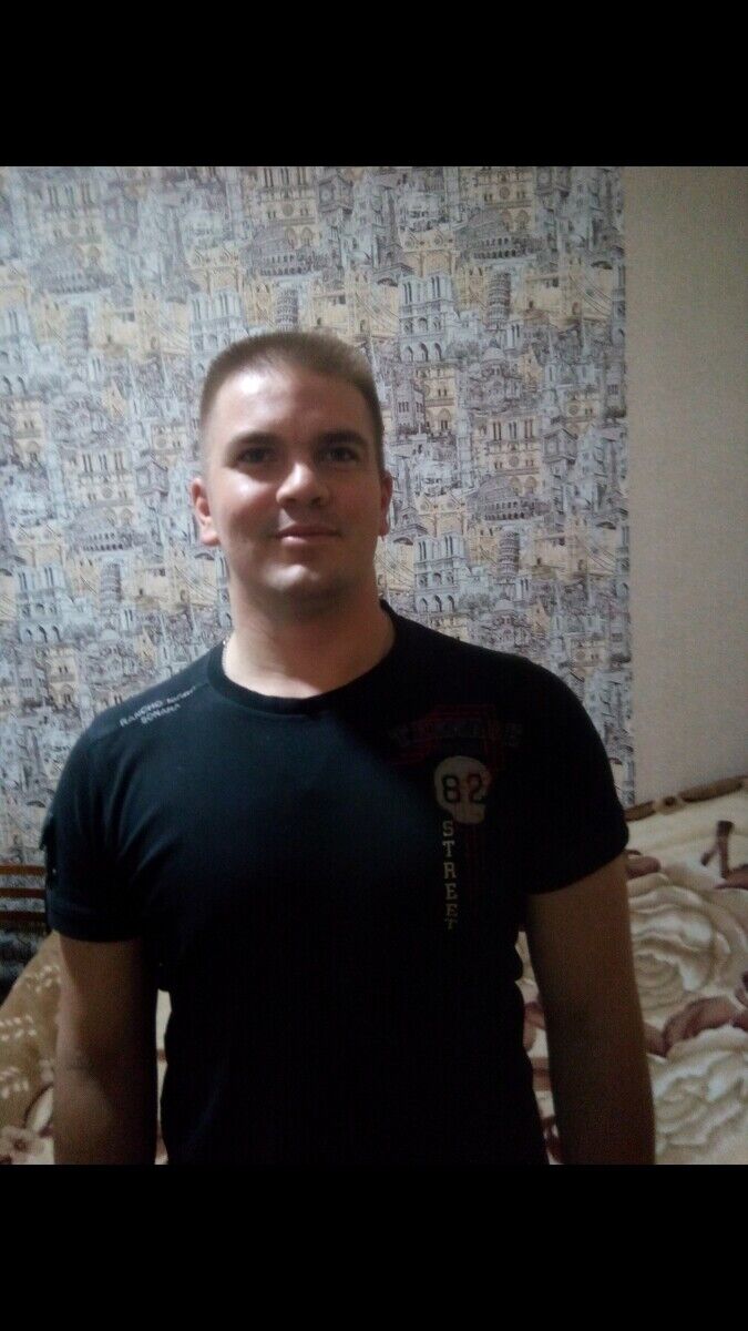  22352257  Oleg, 39 ,    