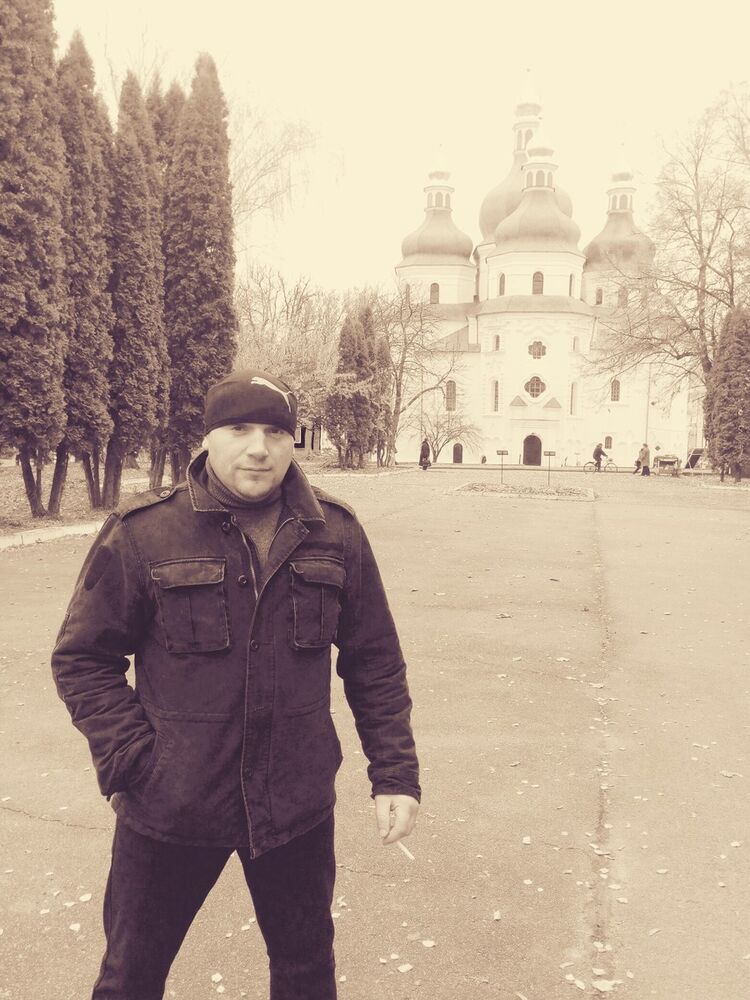  10820407  Andrej, 43 ,    