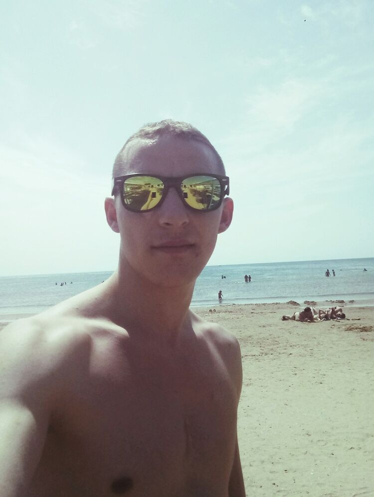  11439657  Christian, 31 ,    
