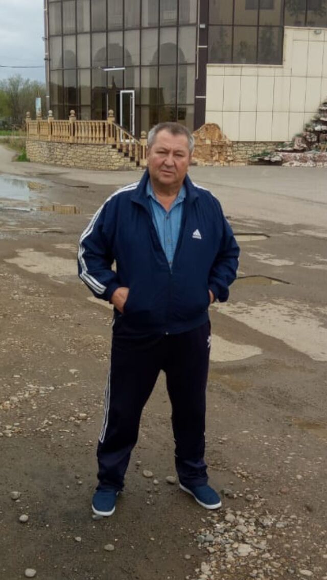  22722437  Ruslan, 63 ,    