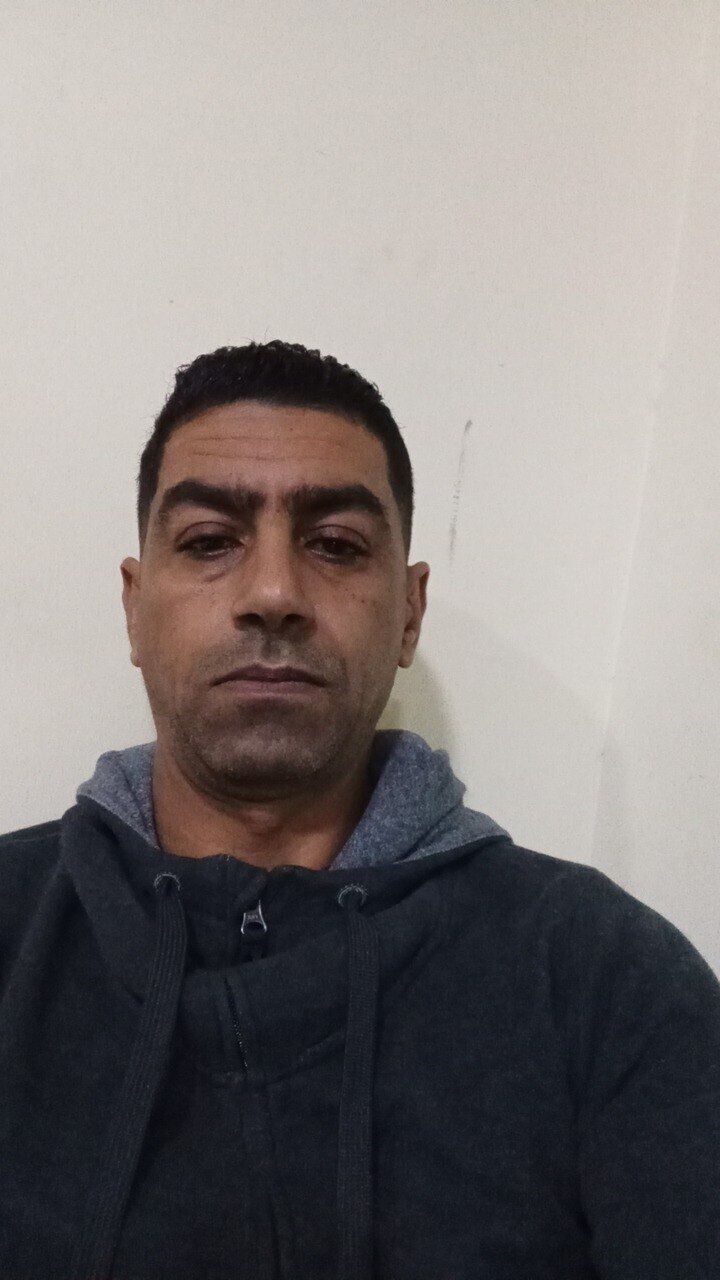  54378157  Kais, 46 ,    