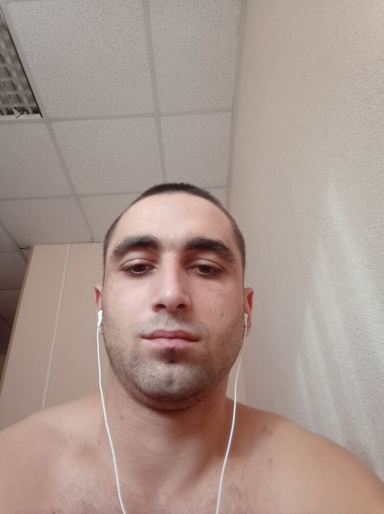 33456647  Guram, 27 ,    