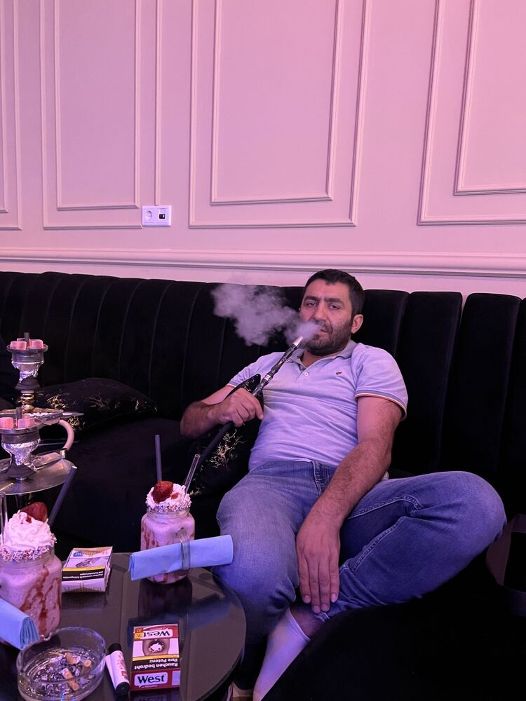 49075227  Mikayil, 42 ,    Neumunster