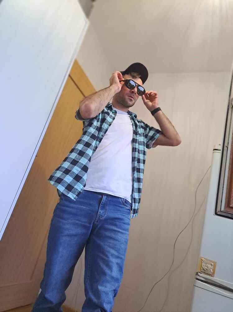  35085357  Giga, 33 ,    