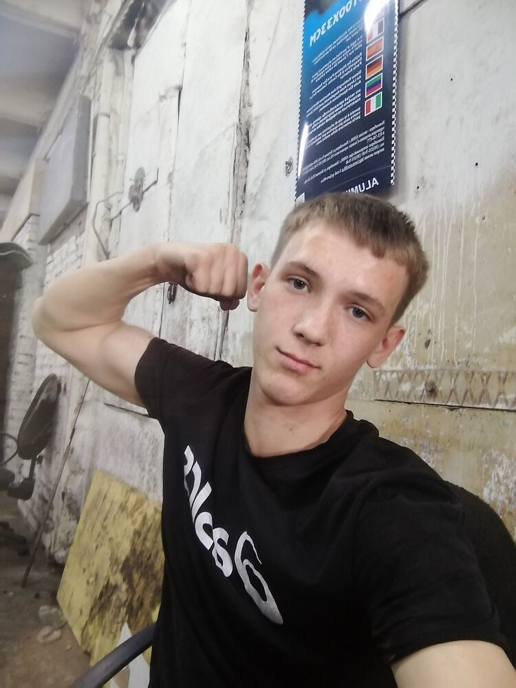  27281357  Ivan, 23 ,    
