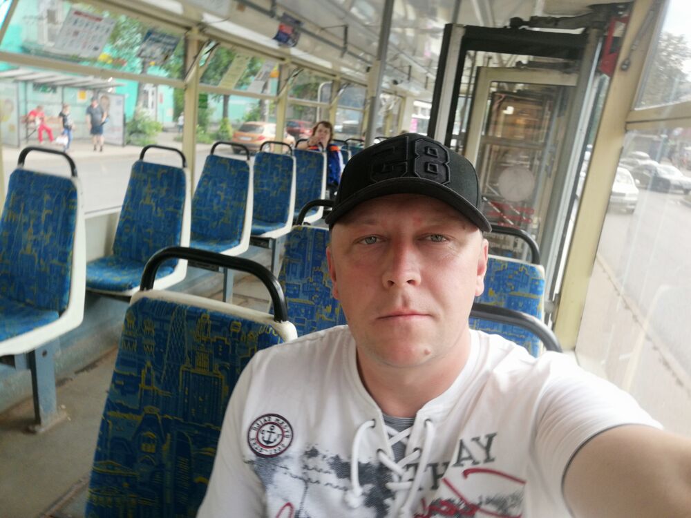  40335527  Anton, 40 ,    