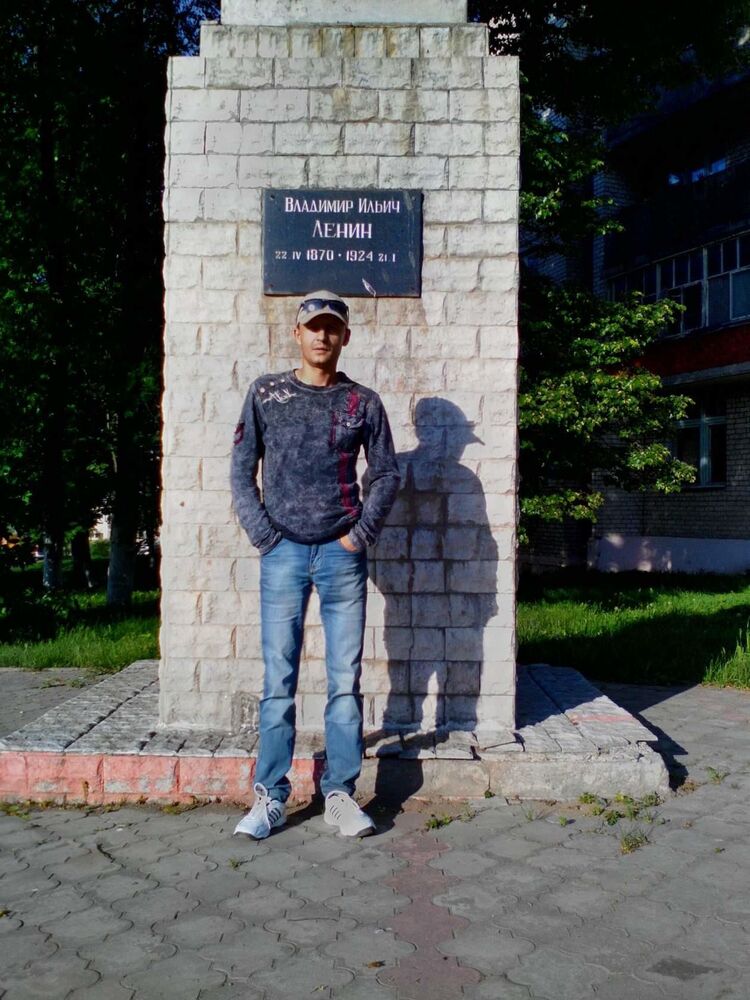  ,   Artur, 44 ,   c 