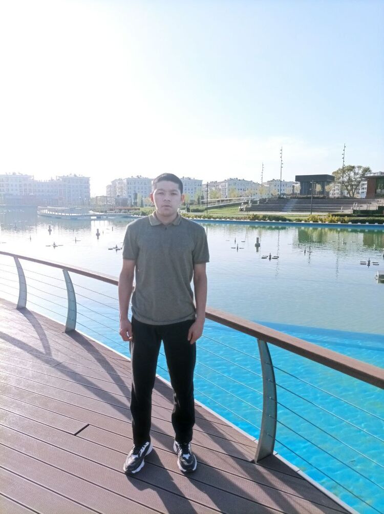  26112197  Davronbek, 22 ,    