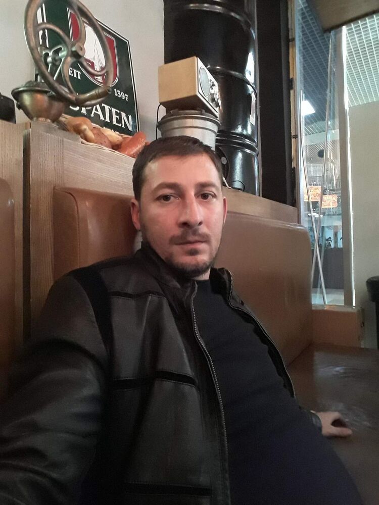  52861987  Albert, 39 ,    