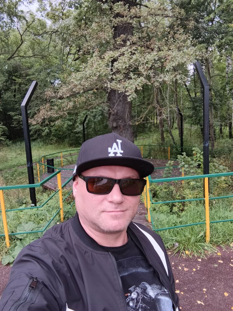  54000137  Alexei, 41 ,    