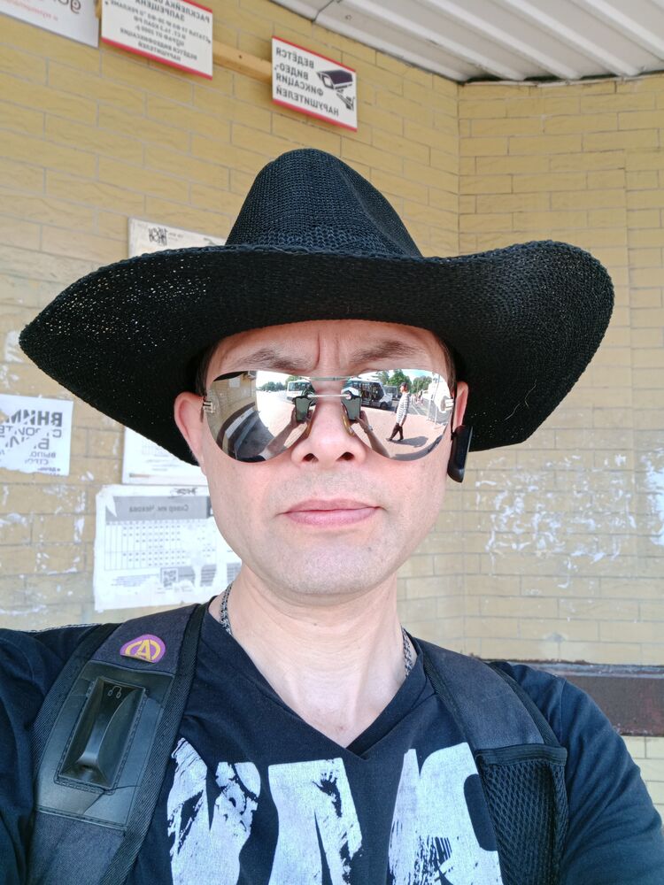  44531077  Sergei, 41 ,    