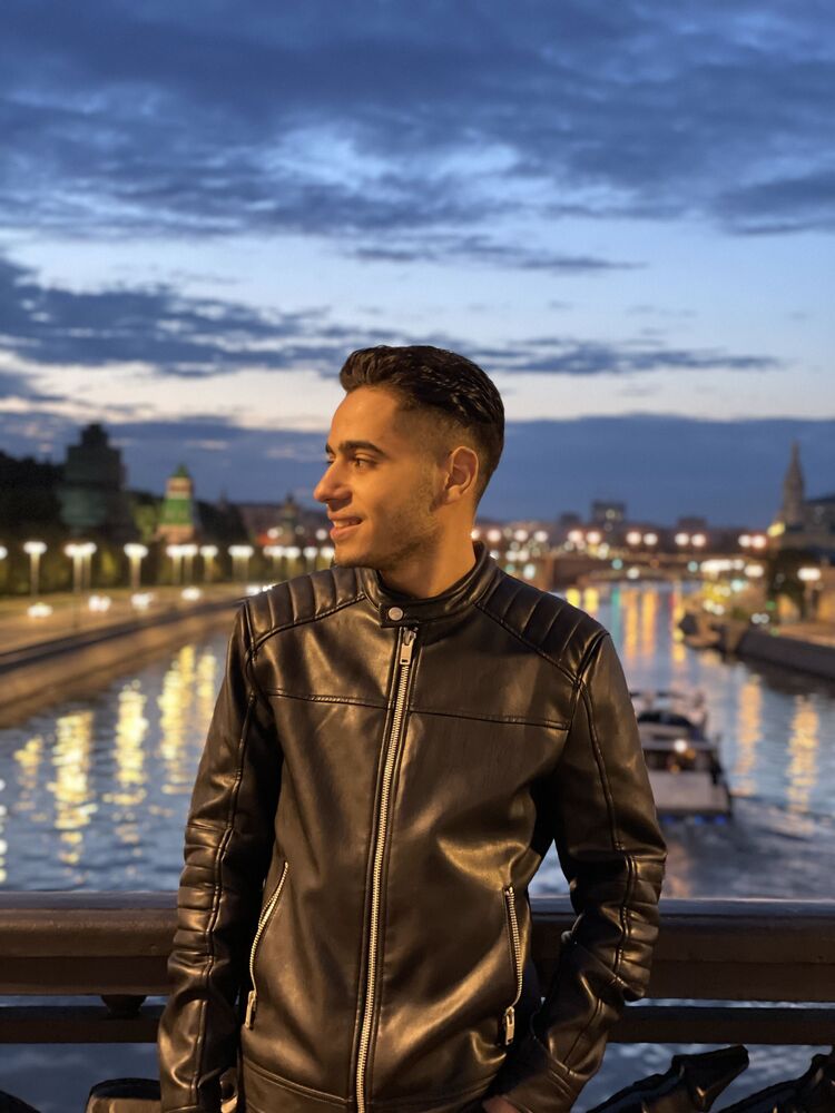  41962447  Youssef, 24 ,    