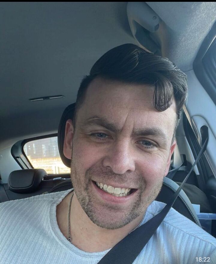  46120977  Eric Ben, 45 ,    Harcourt