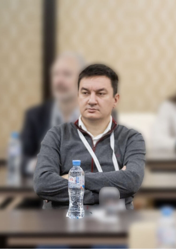  ,   Artem, 37 ,   ,   , c 