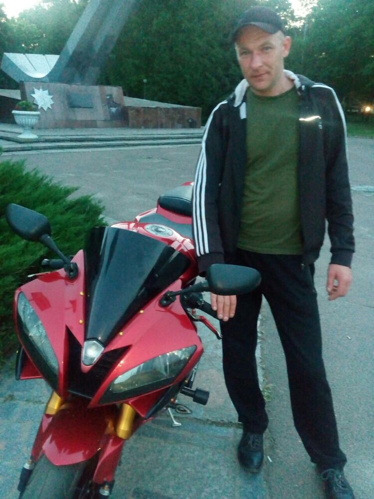  16161817  Oleg, 39 ,    