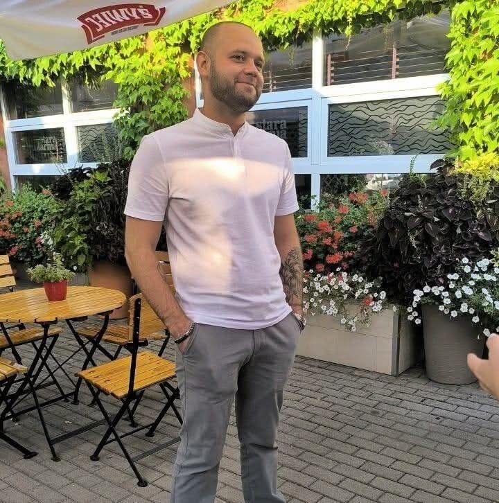  54164767  Andrzej, 32 ,    