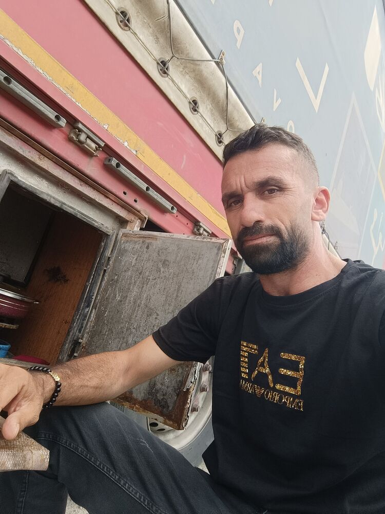  52683507  Dogan, 35 ,    