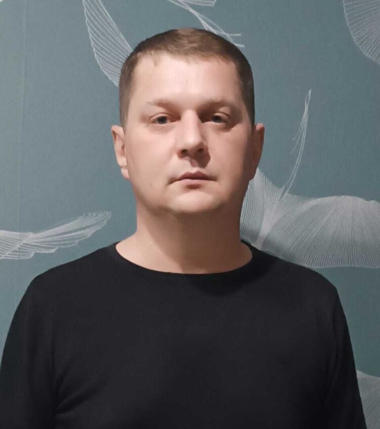  53329697  Vladislav, 41 ,    